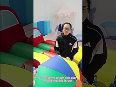 White Soft Play Attrezzature per interni Farm Bounce House Matte per bambini e recinzione