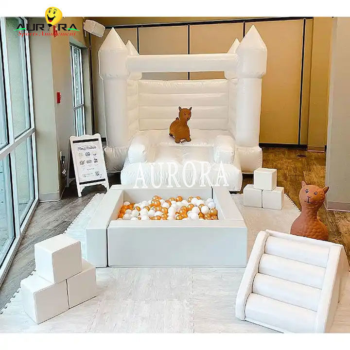 Parco giochi interno Inflatabile Soft Play Equipment Party White Ball Pit For Kids