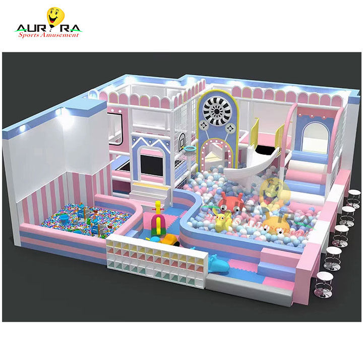 Apparecchiature per giochi per bambini all'aperto all'interno