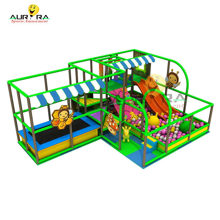 Apparecchiature per giochi per bambini all'aperto all'interno