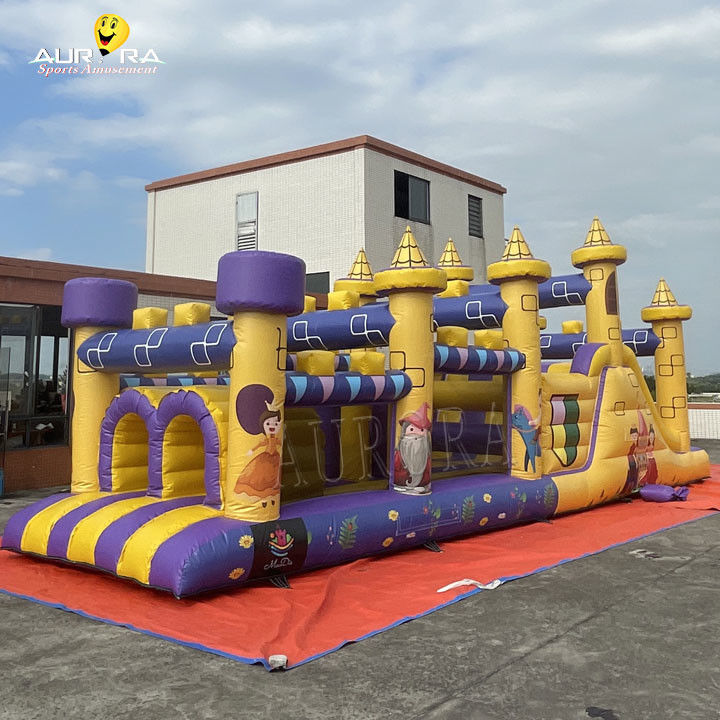 Corso di ostacoli gonfiabile commerciale con scivolo impermeabile colore giallo viola