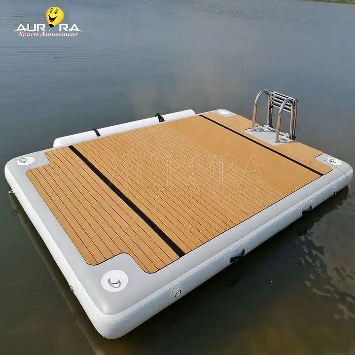 Piattaforma galleggiante per il lago