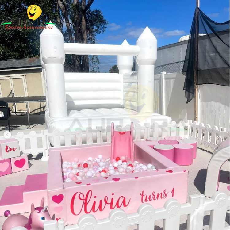 Parco giochi interno Set giochi per bambini per bambini Pista di palla Casa rimbalzo con scivolo