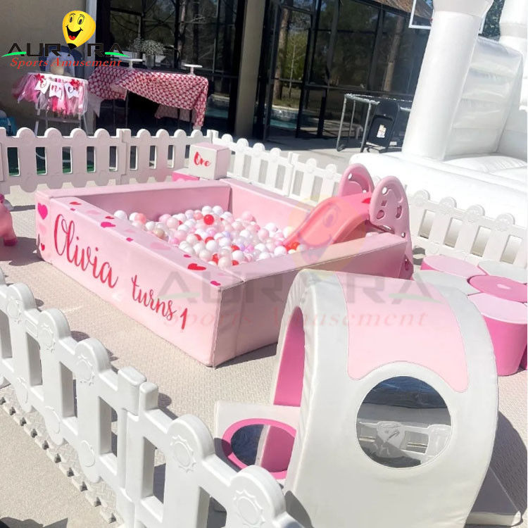 Parco giochi interno Set giochi per bambini per bambini Pista di palla Casa rimbalzo con scivolo