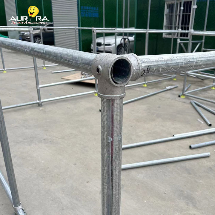 Zona di gioco personalizzata per bambini centro di arrampicata interna costruito da Aurora