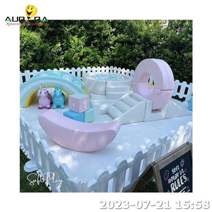 Attrezzature per giochi per bambini all'interno arrampicata con diapositive per bambini pozzi di palla per giochi per bambini