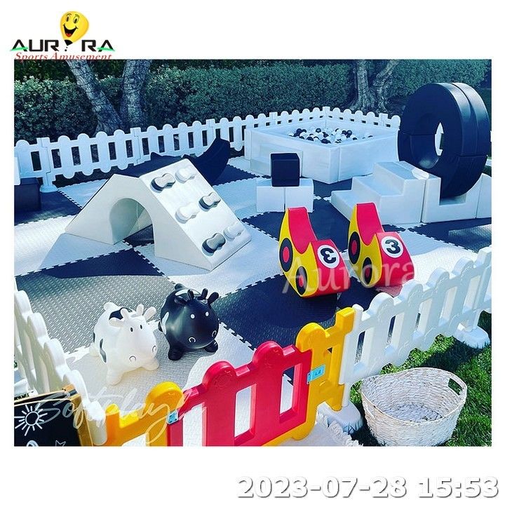 Attrezzature per giochi a sfogo impermeabili Zona giochi al coperto Centro di assistenza all'infanzia Bambini Nero Bianco
