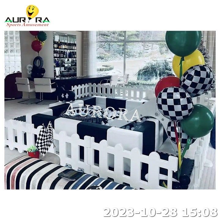 Attrezzature per giochi a sfogo impermeabili Zona giochi al coperto Centro di assistenza all'infanzia Bambini Nero Bianco