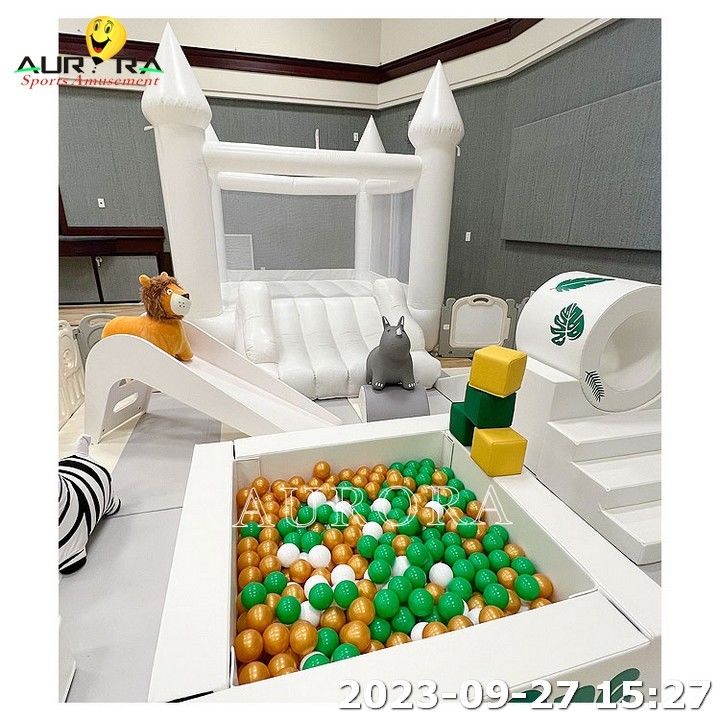 Barato Custom Indoor White Soft Play Attrezzature per gioco soft con casa gonfiabile