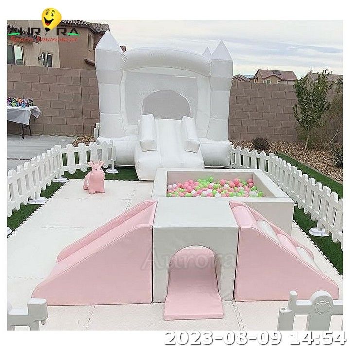 Attrezzature per gioco morbido Indoor Soft Play Square White Bounce House Pit Ball Con Slide