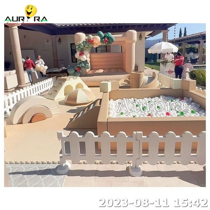 Soft Play Set Bianco e Bianco Colori neutri Centro di festa per bambini Soft Play Equipaggiamento