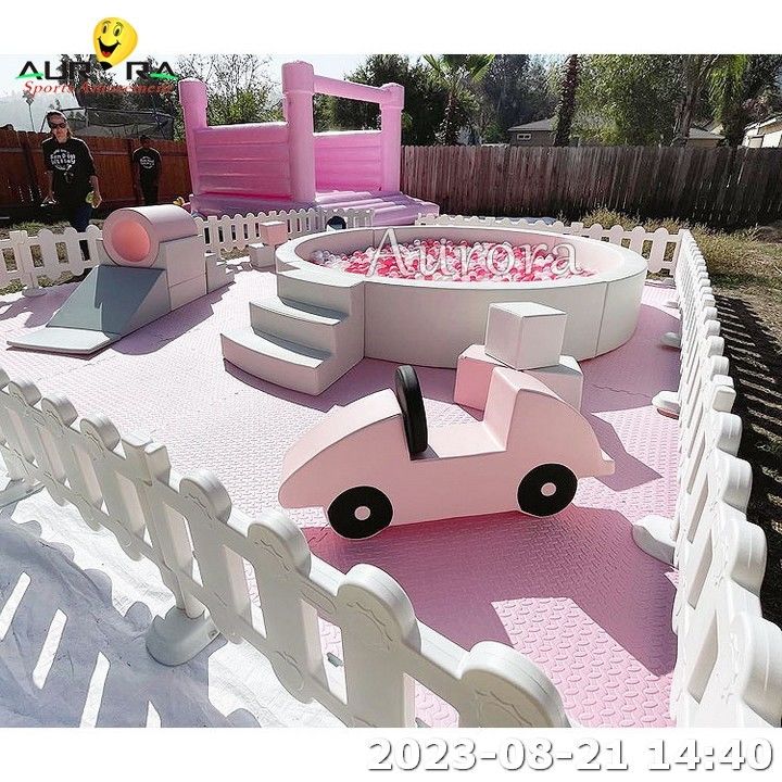 Soft Play Set Bianco e Bianco Colori neutri Centro di festa per bambini Soft Play Equipaggiamento