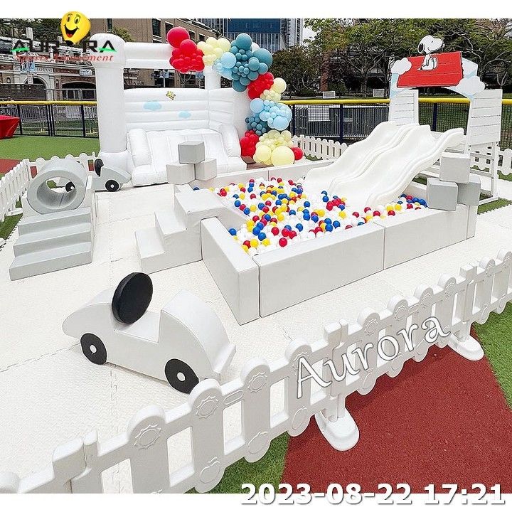 Soft Play Bounce House Noleggio Outdoor Soft Play Con Slide E Ball Pit Bianco
