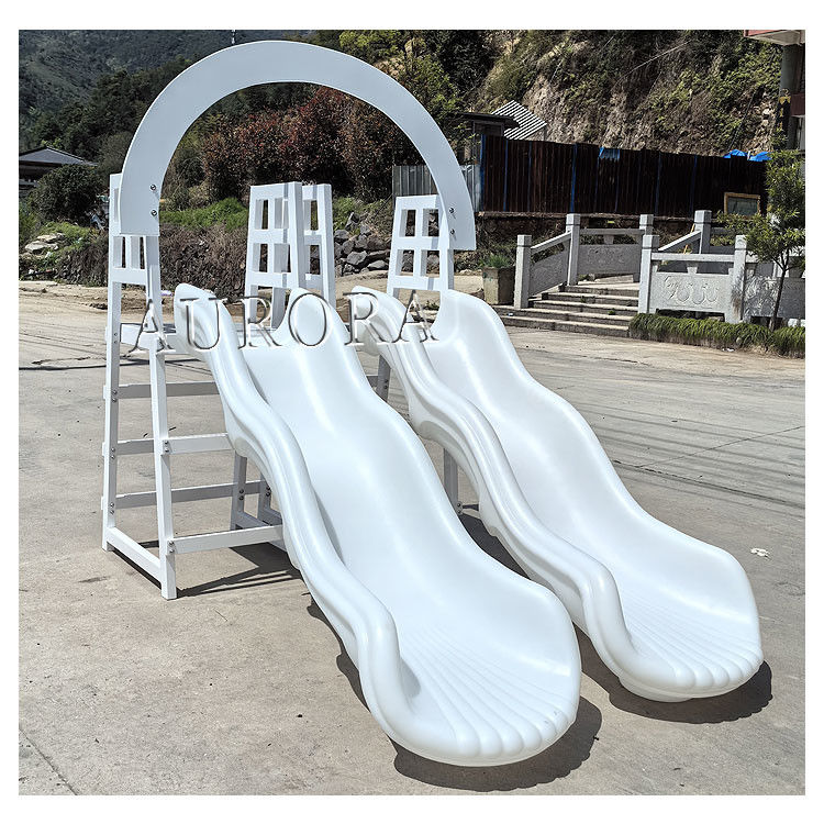 Attrezzatura per giochi morbidi con doppio scivolo Set nero e bianco per bambini in affitto